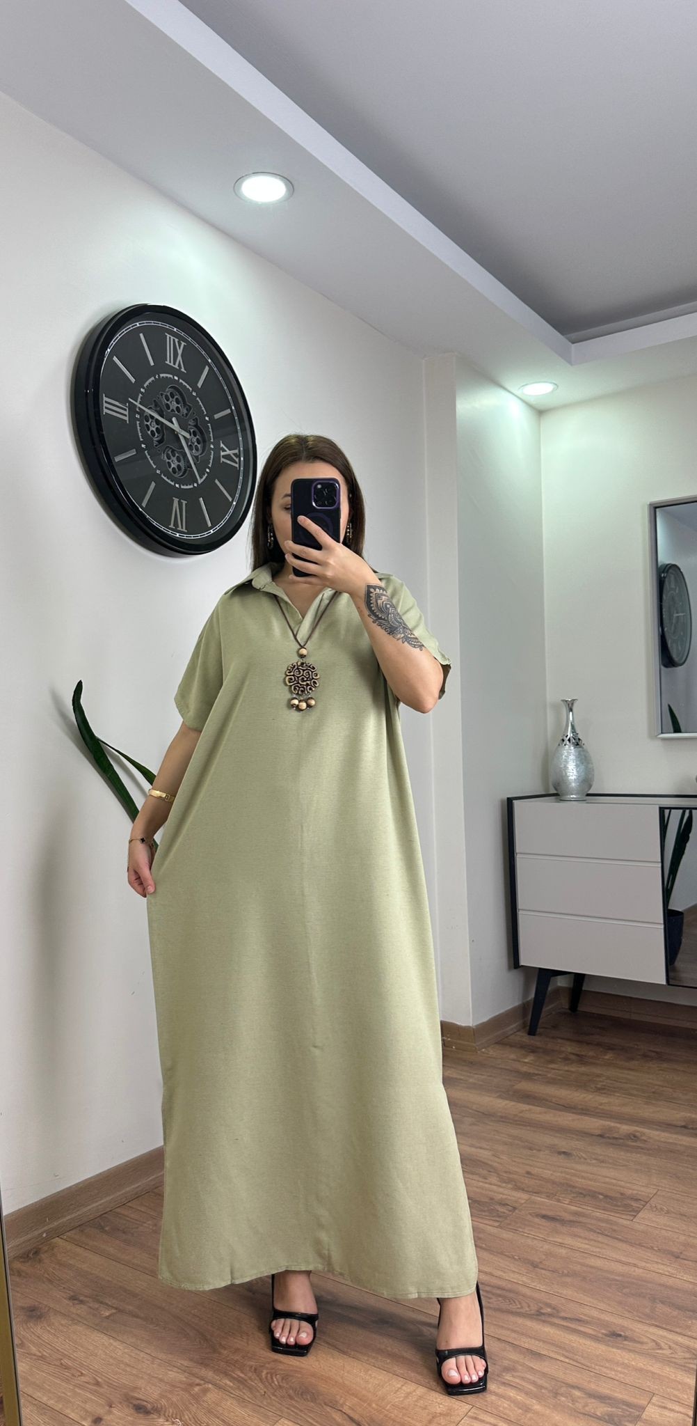 Kolye Detaylı Oversize Standart Beden Elbise