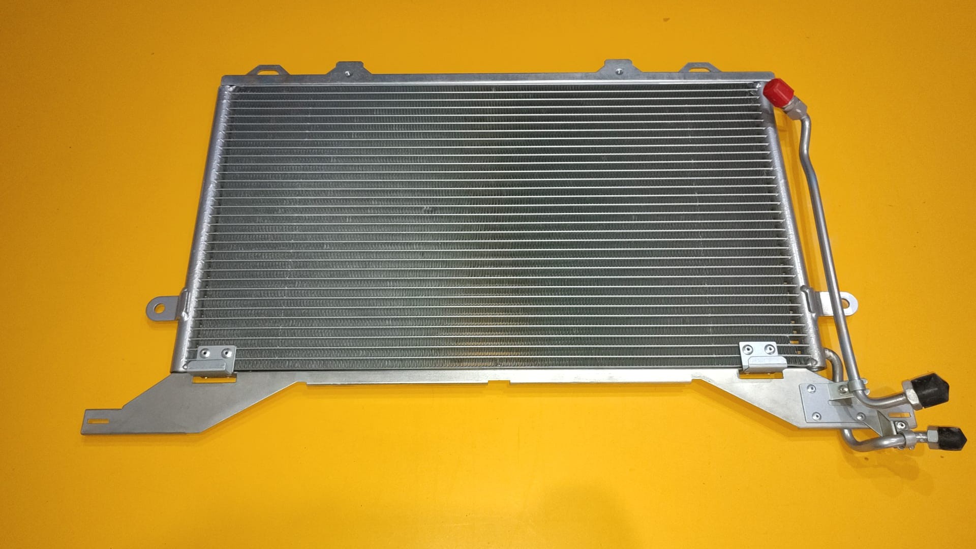 Mercedes E W210 Klima Radyatörü Kondanseri 2108300370