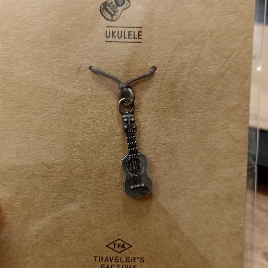 Traveler's notebook Ukulele charm
