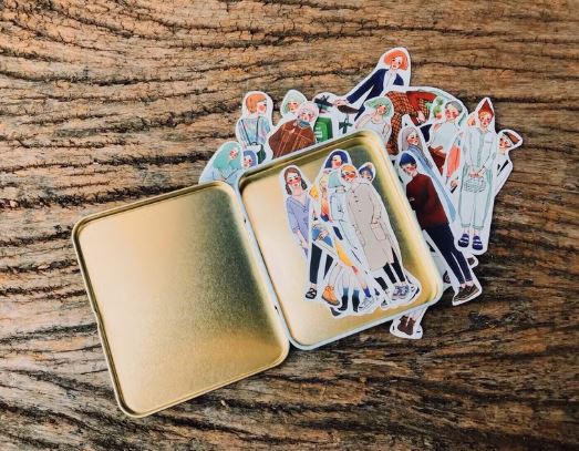 S25-La dolce vita 30 adet  A faraway journey tin box sticker set