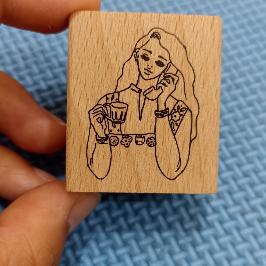 La dolce Vita telefon konuşan kız stamp
