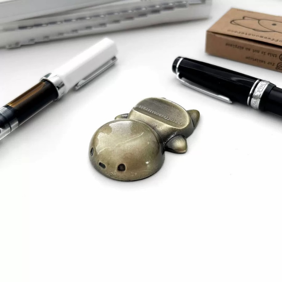 the coffee monster pen rest