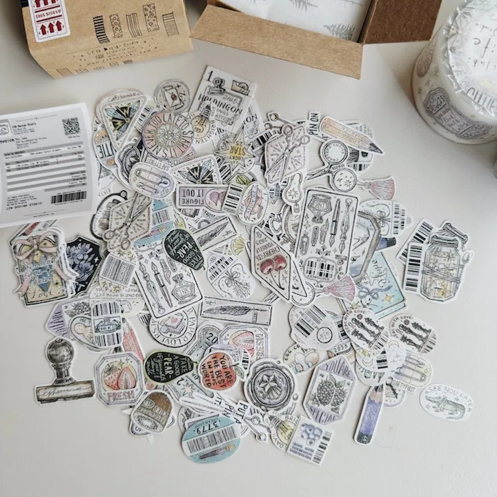 B11-LCN 142 adet sticker seti