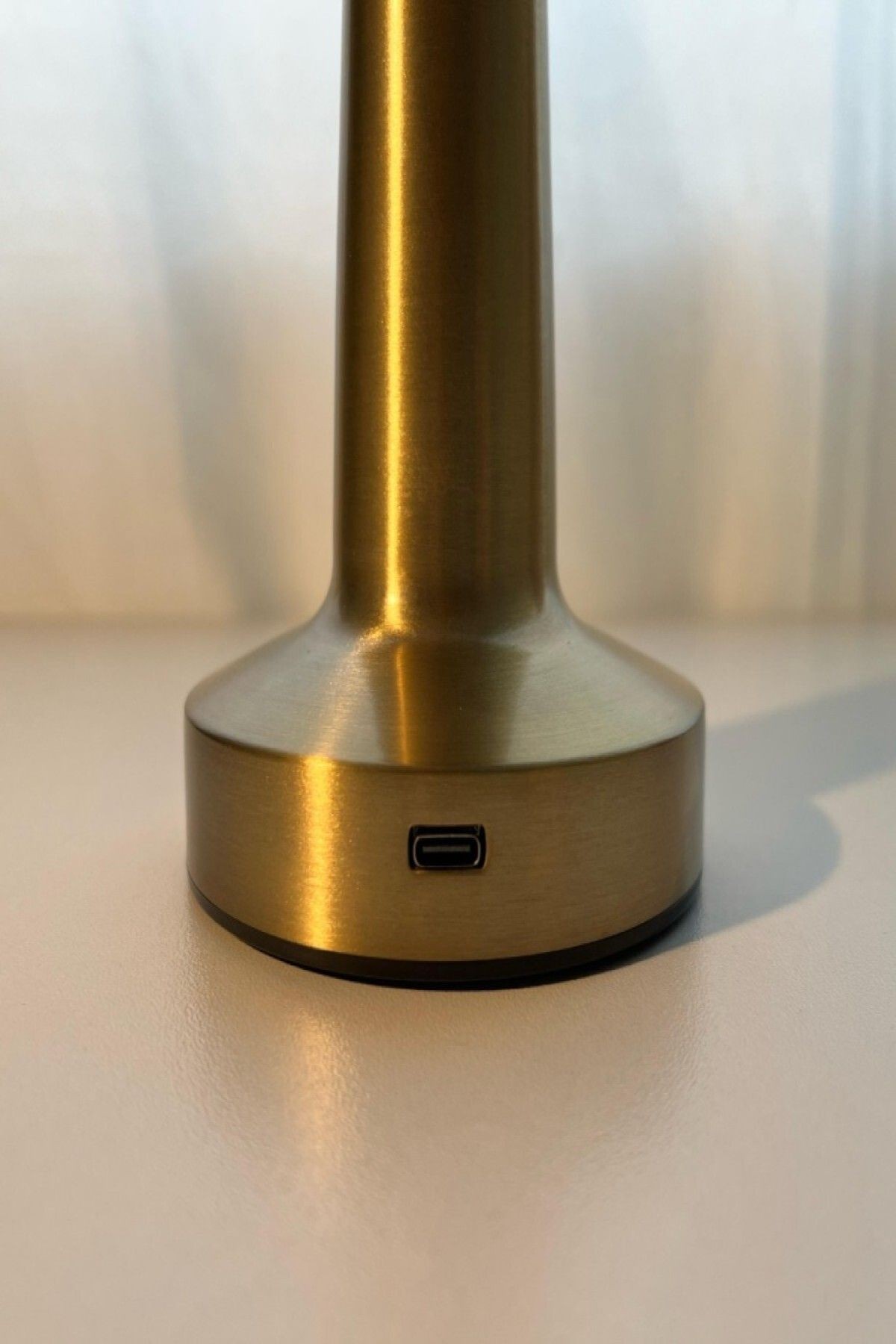 Dekoratif Şarjlı Dokunmatik Led Masa Lambası Usb Kablolu Abajur Ve Gece Lambası Gold Renk 8436