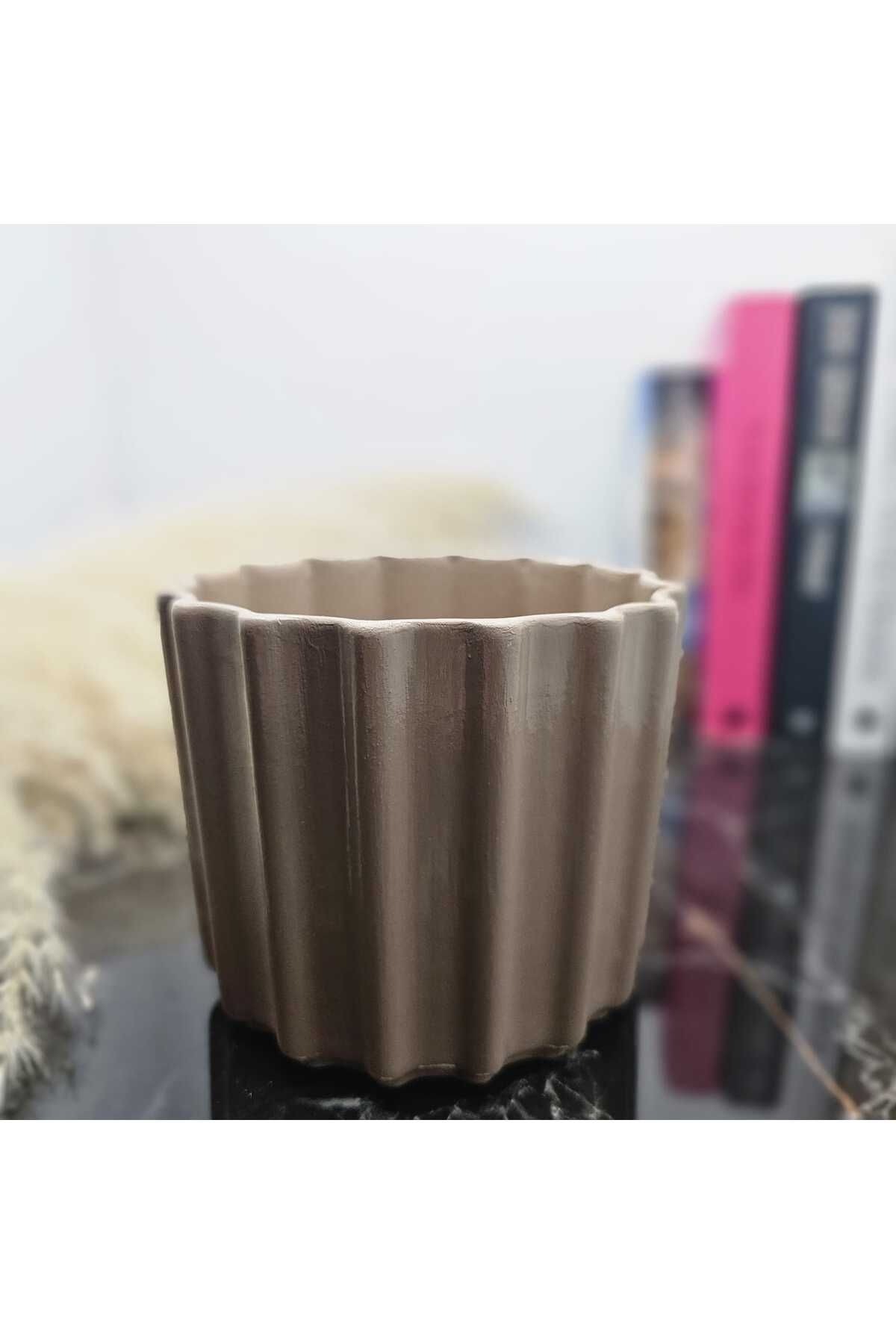 Minimalist Dalgalı Bej Seramik Saksı 10 Cm