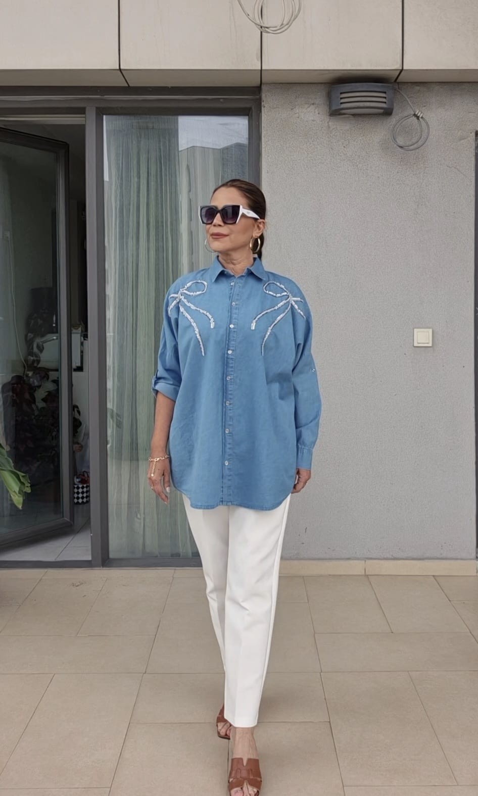 Nakışı Pullu ve Taşlı Tencel Gömlek