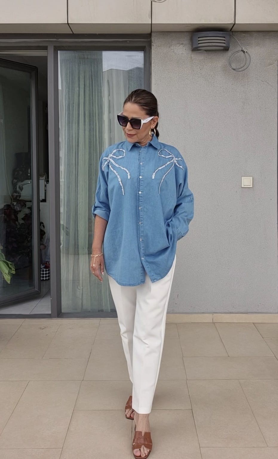 Nakışı Pullu ve Taşlı Tencel Gömlek