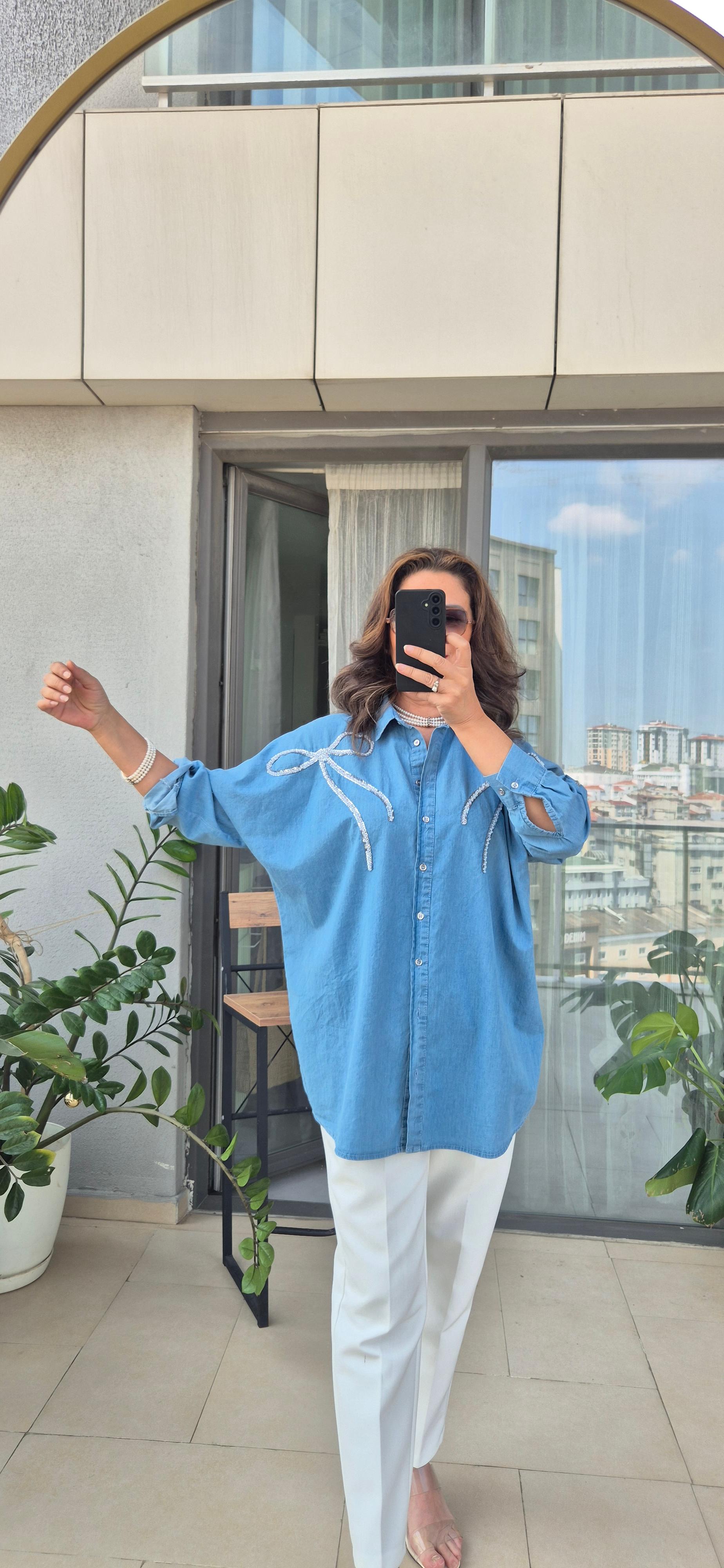 Nakışı Pullu ve Taşlı Tencel Gömlek