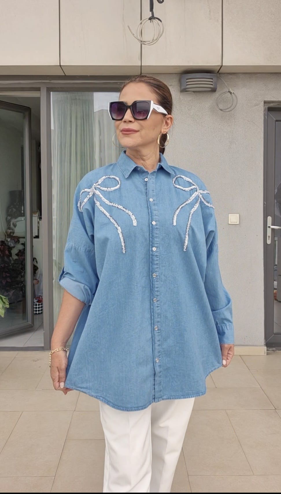 Nakışı Pullu ve Taşlı Tencel Gömlek