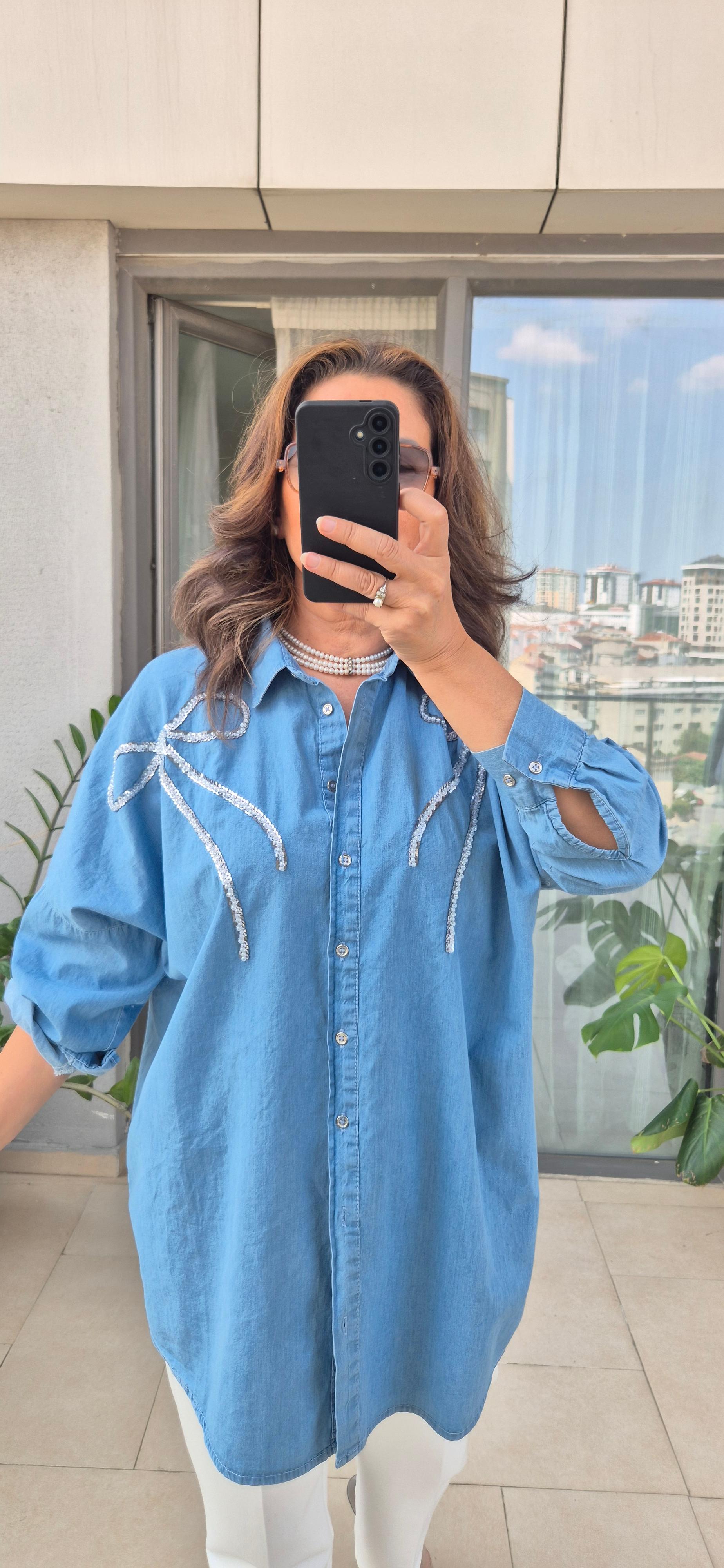 Nakışı Pullu ve Taşlı Tencel Gömlek