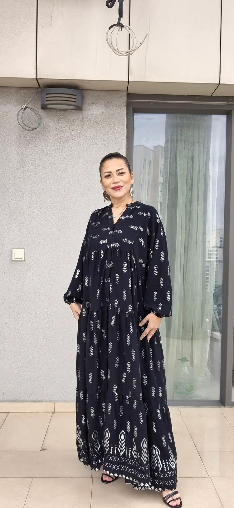 Siyah Ok Desenli Gümüş Varak Baskılı Pamuk Viskon Elbise · 2
