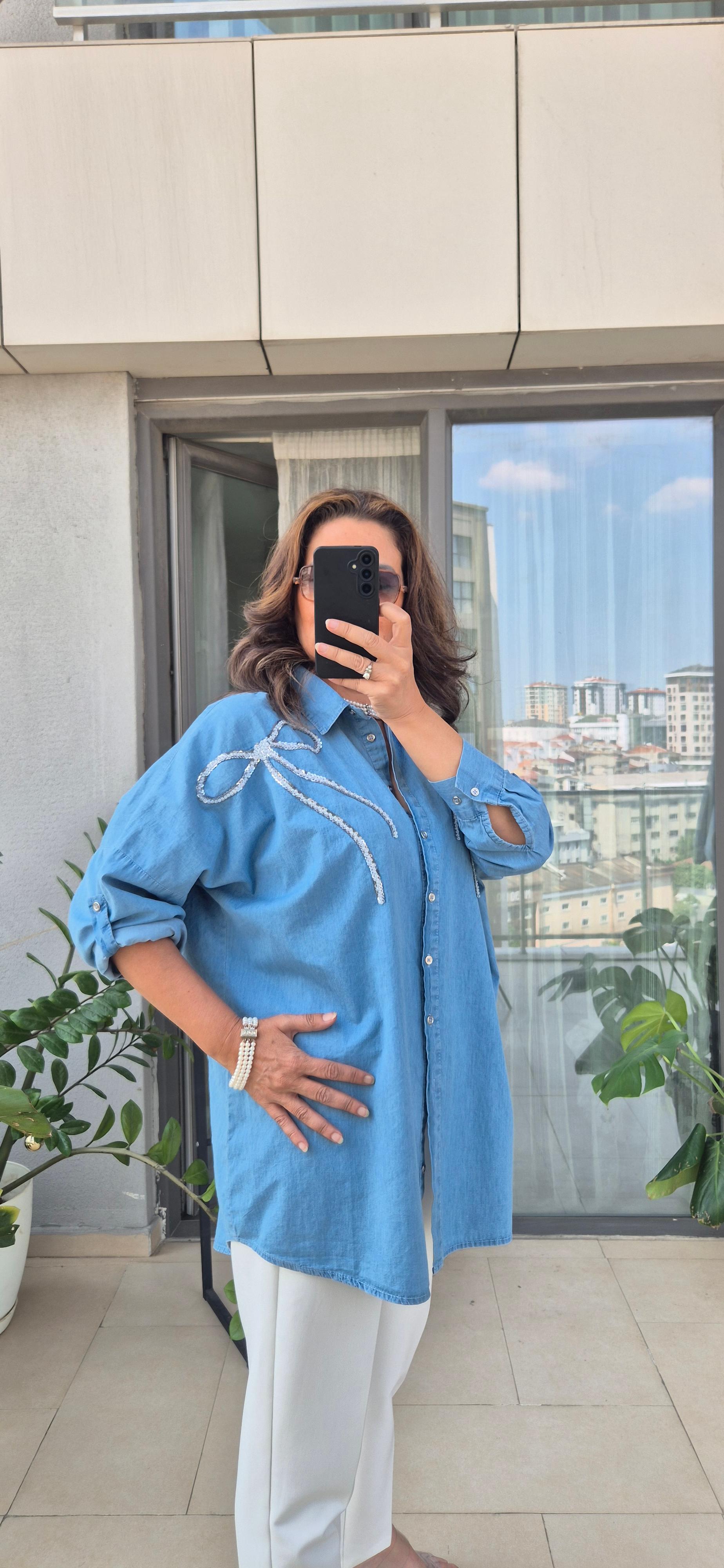 Nakışı Pullu ve Taşlı Tencel Gömlek