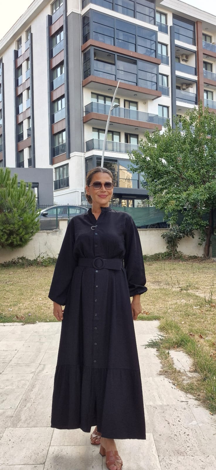 Önden Düğmeli Kemerli Çilek Elbise - siyah