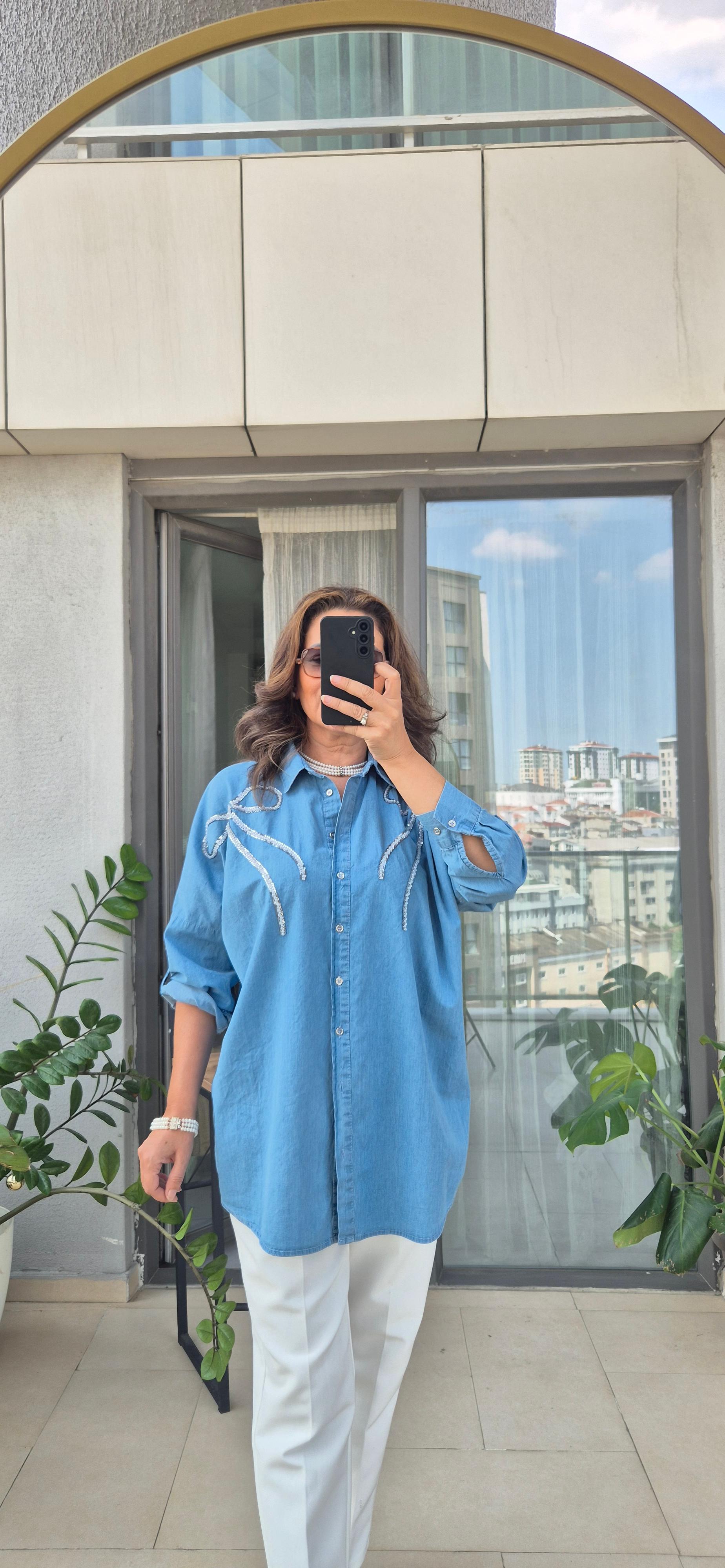 Nakışı Pullu ve Taşlı Tencel Gömlek