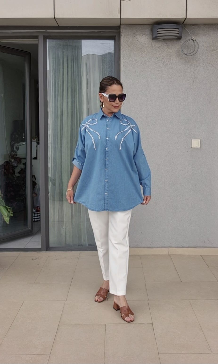 Nakışı Pullu ve Taşlı Tencel Gömlek