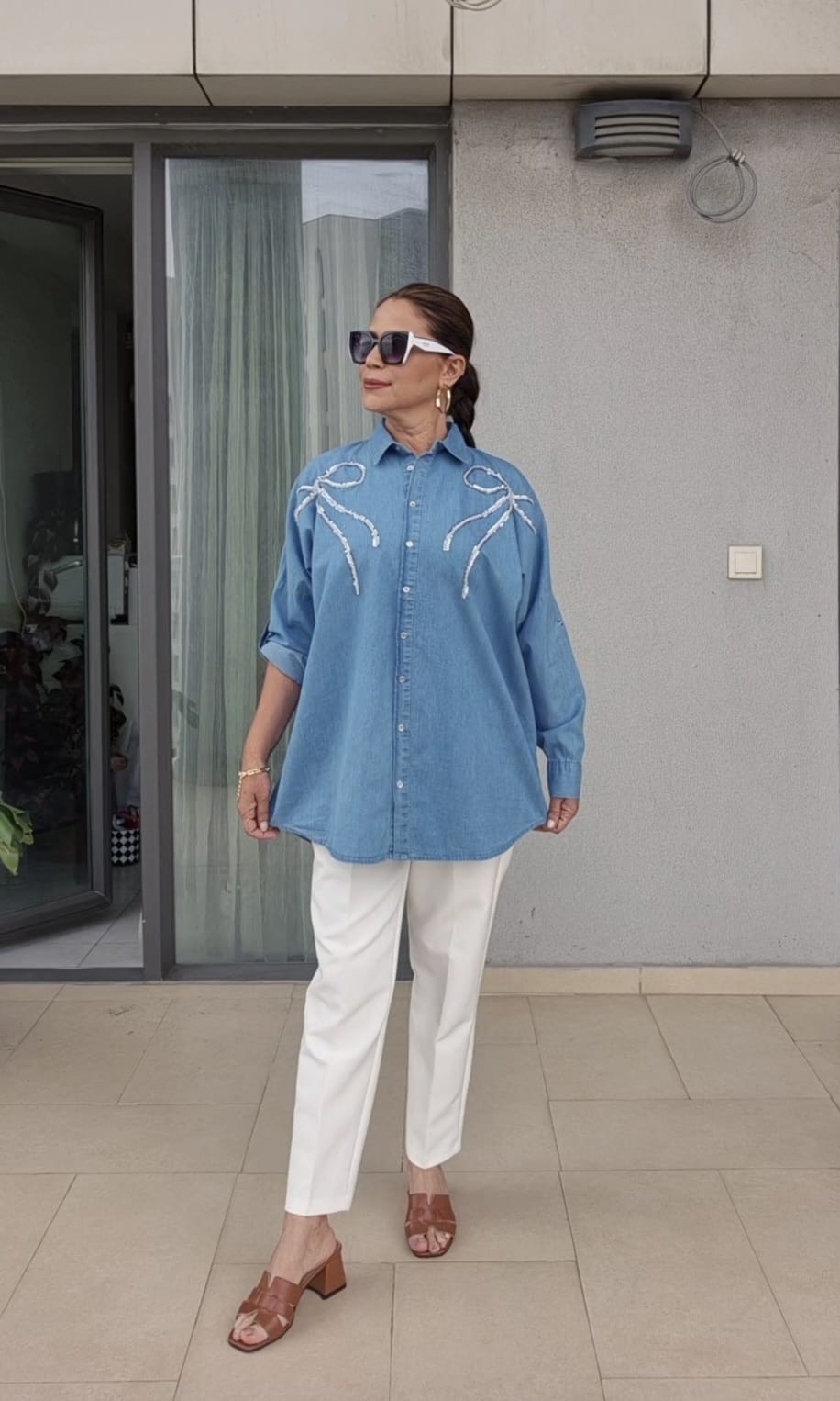 Nakışı Pullu ve Taşlı Tencel Gömlek