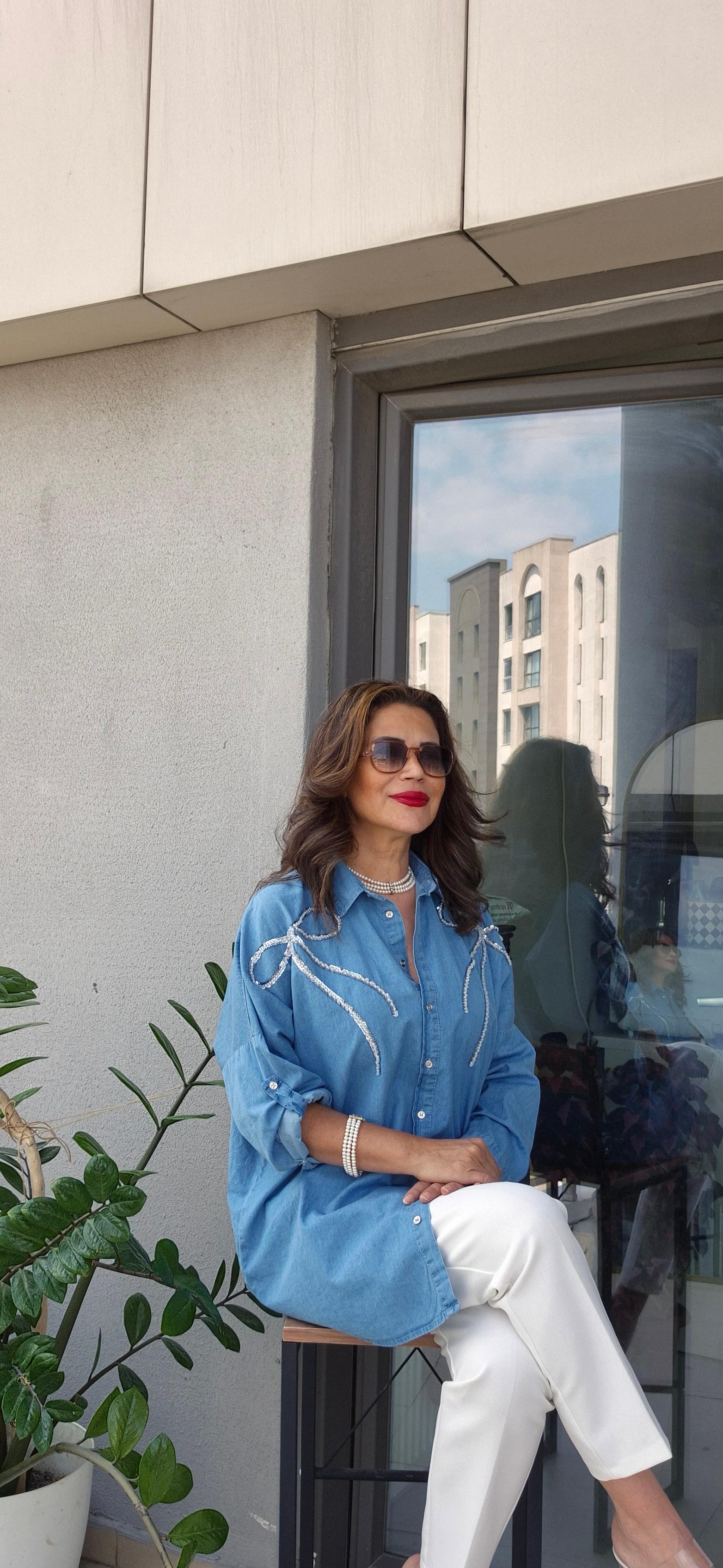 Nakışı Pullu ve Taşlı Tencel Gömlek