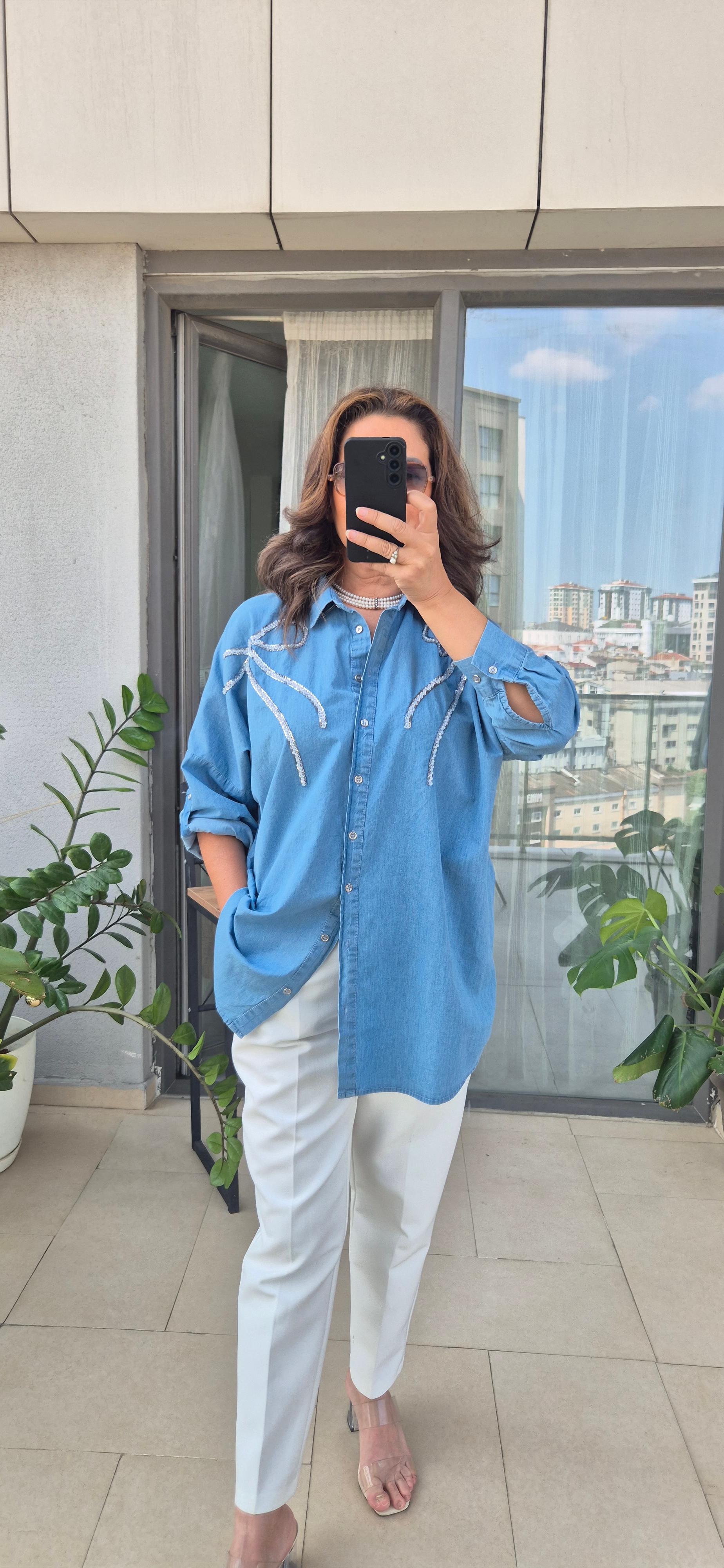 Nakışı Pullu ve Taşlı Tencel Gömlek