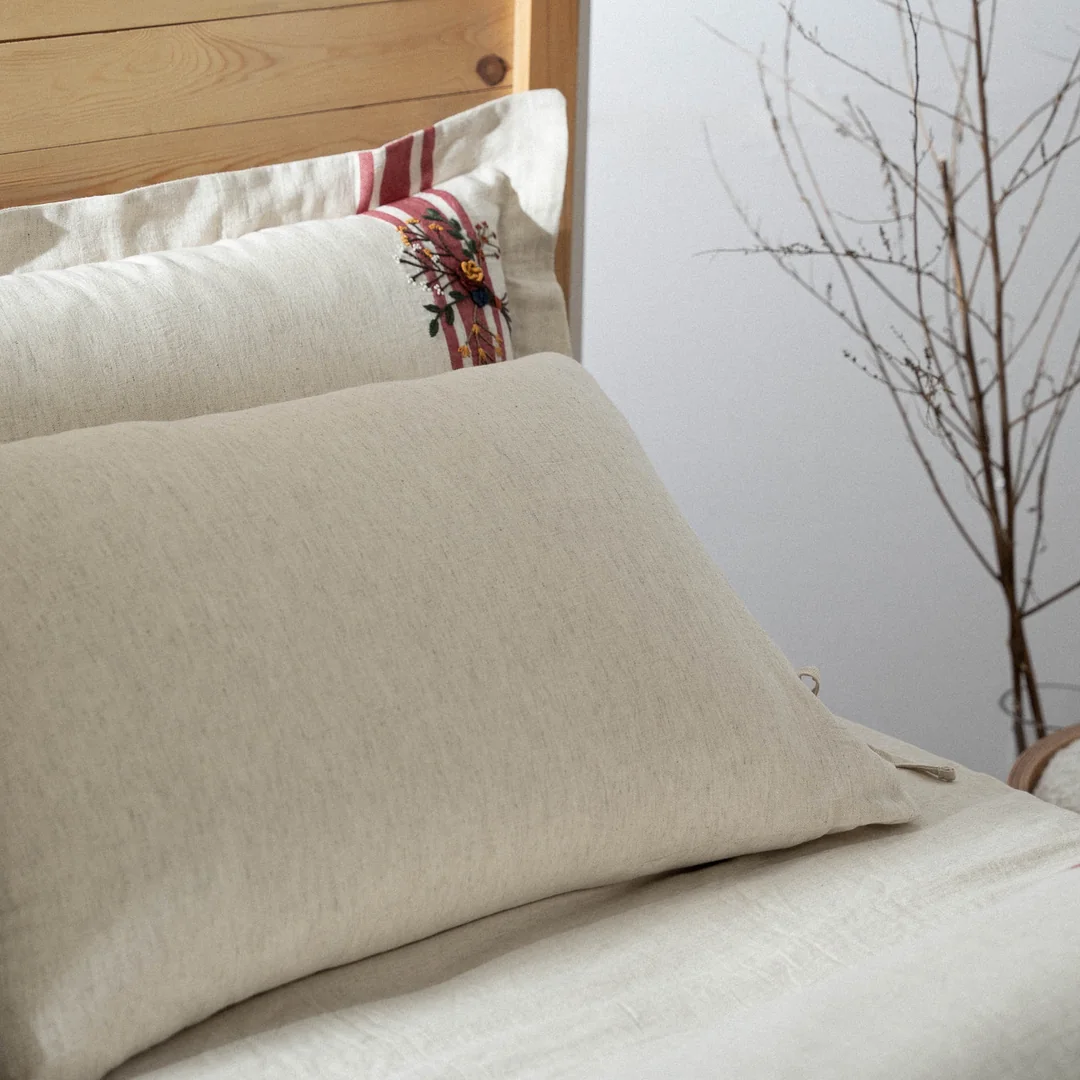 Charla Battal Boy Nevresim Takımı Organik Pamuk Kenevir Ekru-Kırmızı