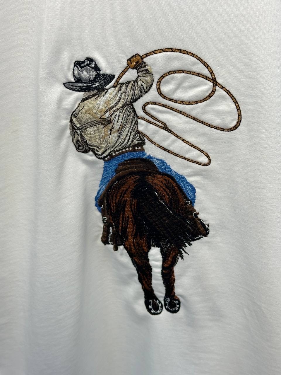 LV At Figürlü Nakışlı Tişört