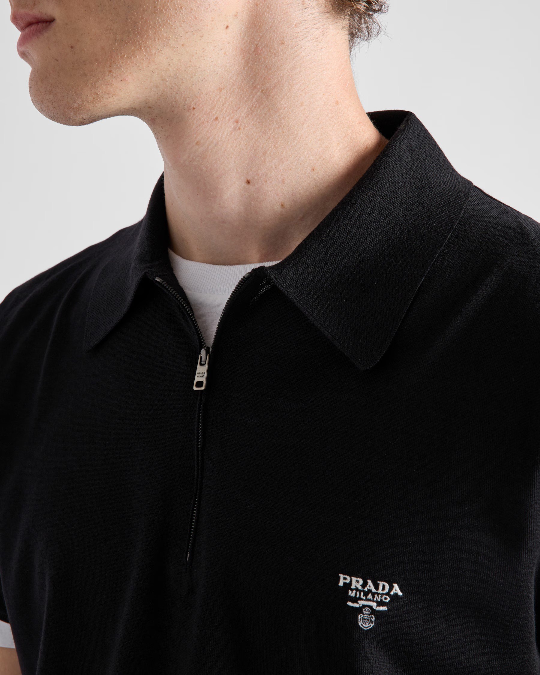 Prada Yarım Fermuarlı Triko Tişört