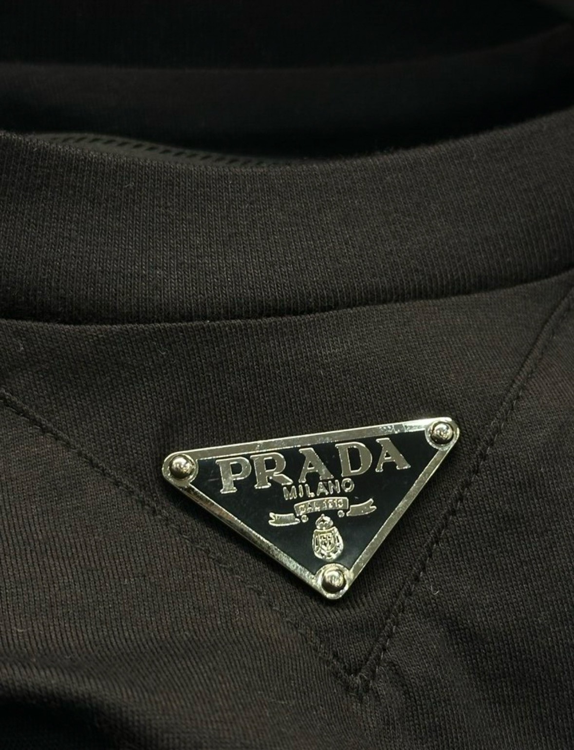 Prada Üçgen Plaka Siyah Tişört