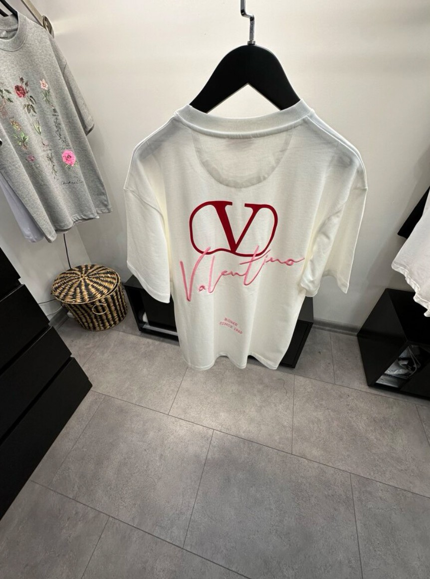 Valentino Pembe Baskılı Tişört