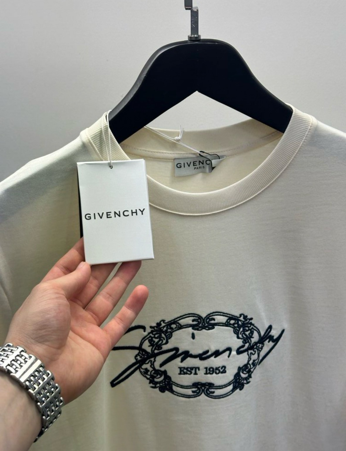 Givenchy Krem Rengi Ön Logo Tişört