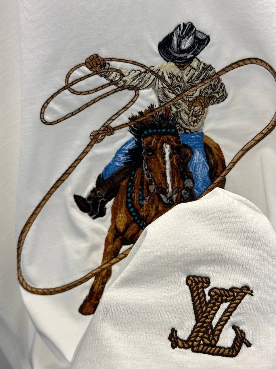 LV At Figürlü Nakışlı Tişört