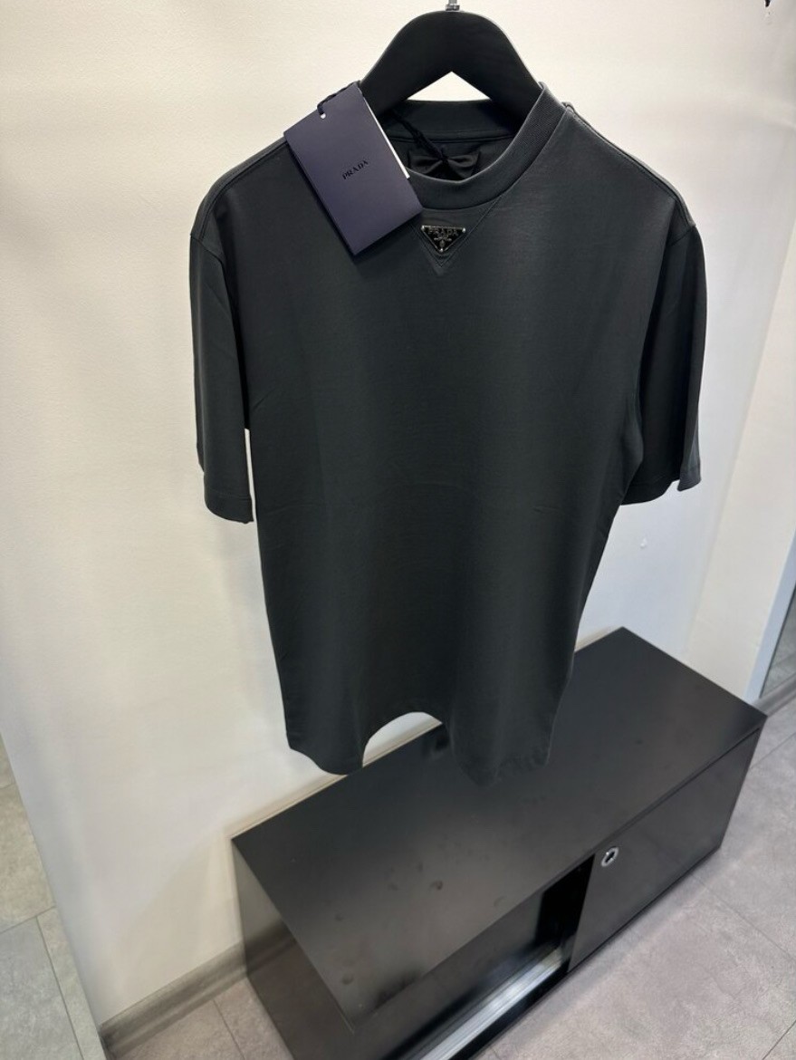 Prada Antrasit Üçgen Logo Tişört