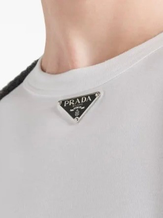 Prada Beyaz Üçgen Plaka Tişört