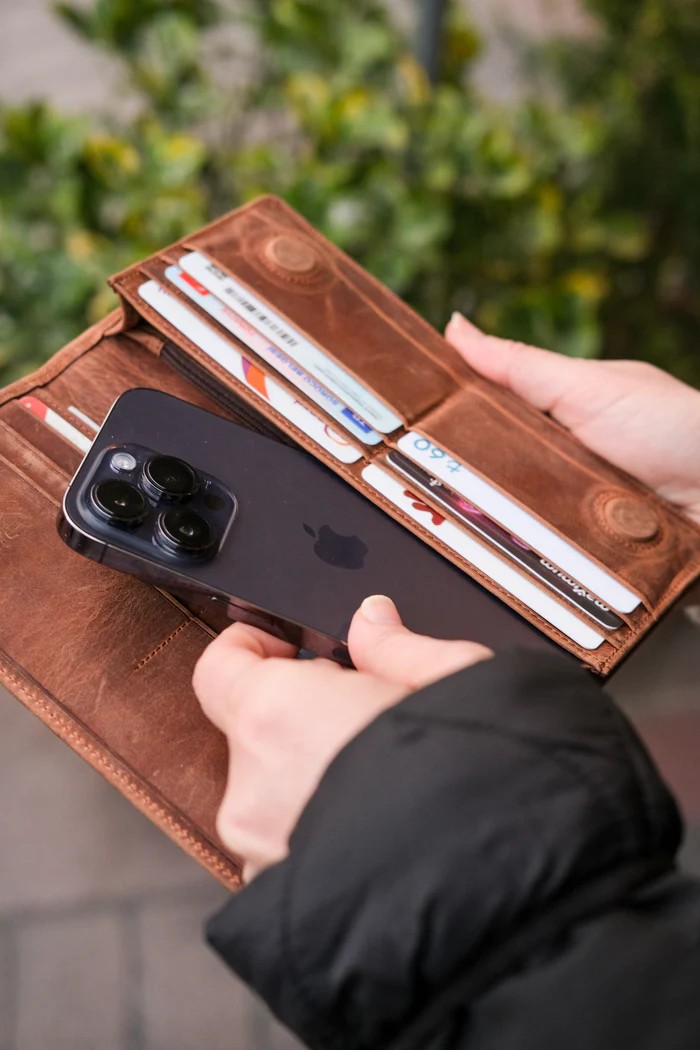 Magnetic Leather Wallet