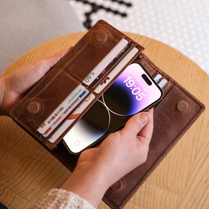 Magnetic Leather Wallet