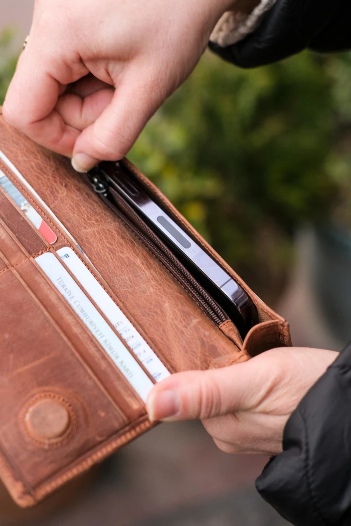 Magnetic Leather Wallet