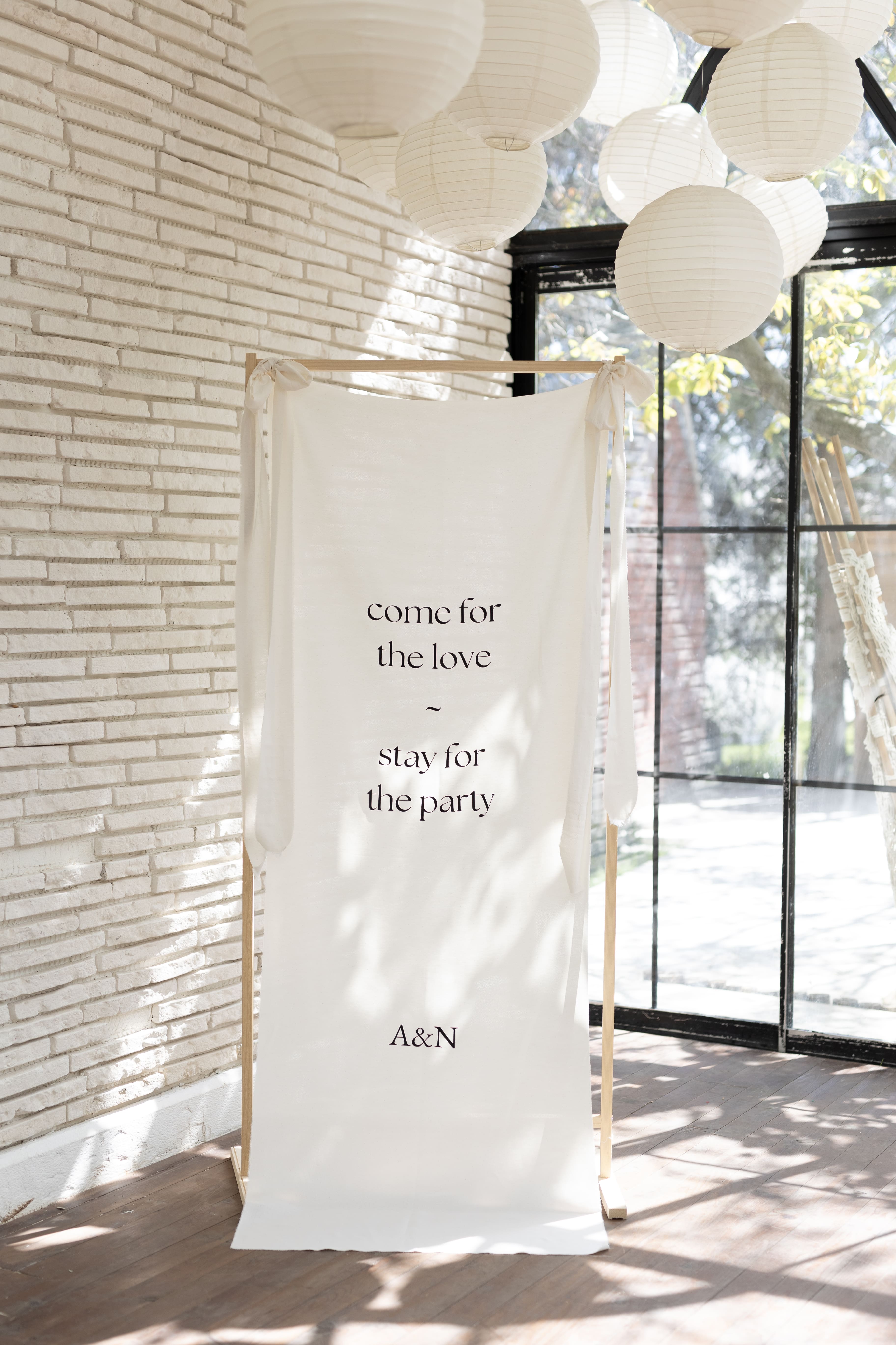 Come for the love stay for the party - Düğün Karşılama Panosu - Kumaş Düğün Flaması main variant image