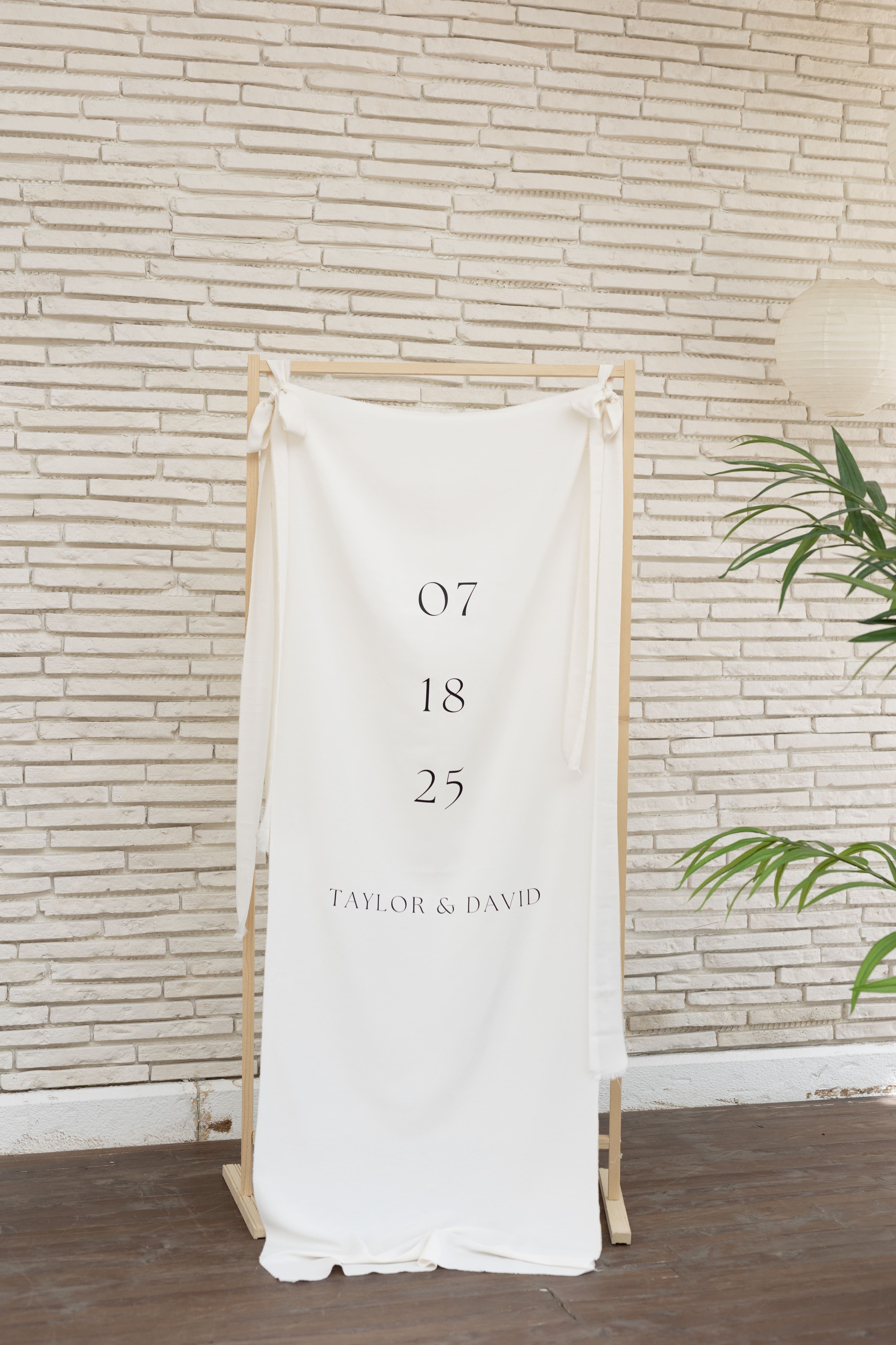 Kumaş Düğün Karşılama Flaması – Kişiye Özel Pamuklu Düğün Flaması – Modern Nikah Afişi – Düğün Dekorasyonu