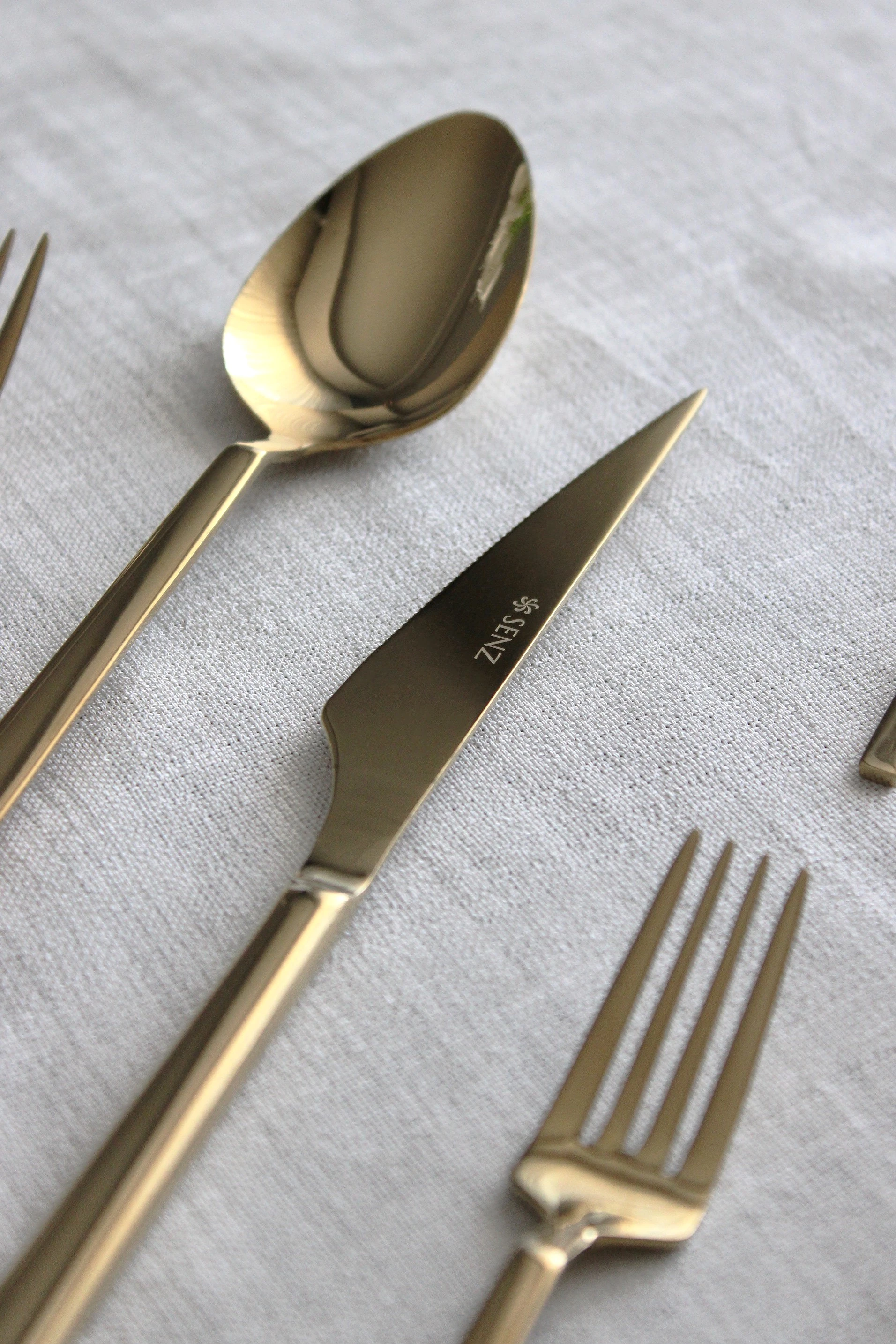 Senz Vega Gold Çatal Kaşık Bıçak Seti 12 Kişilik 84 Parça