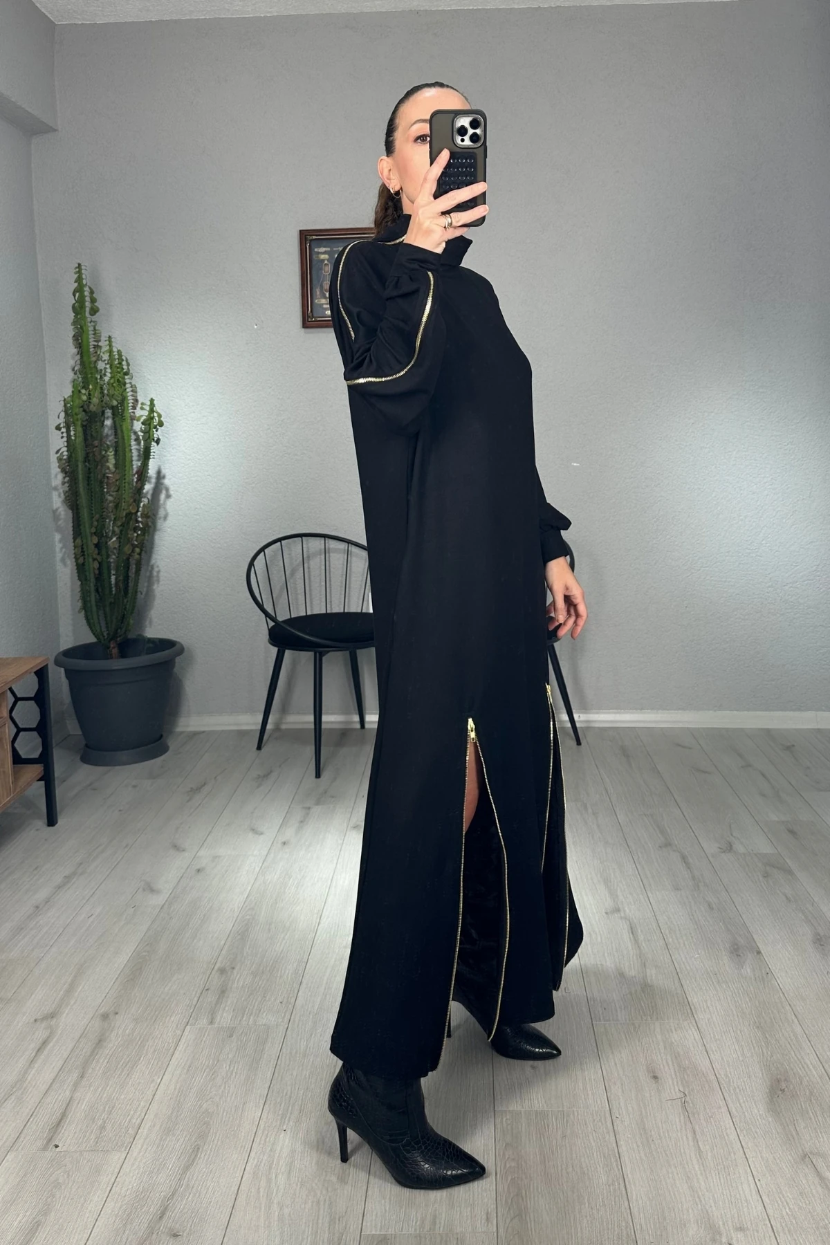 Fermuar Detaylı Yırtmaçlı Uzun Elbise 