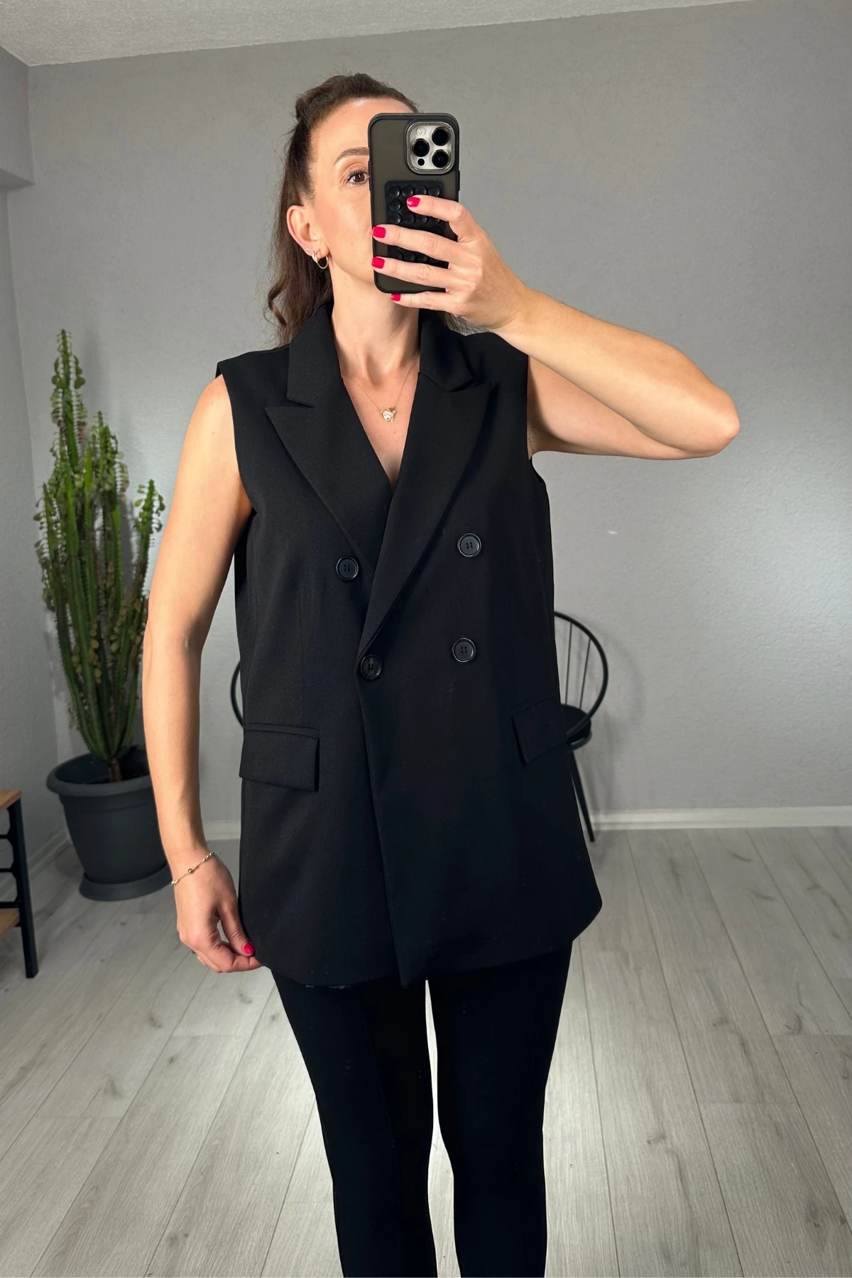 Krep Kumaş  Cep Kapaklı Yelek