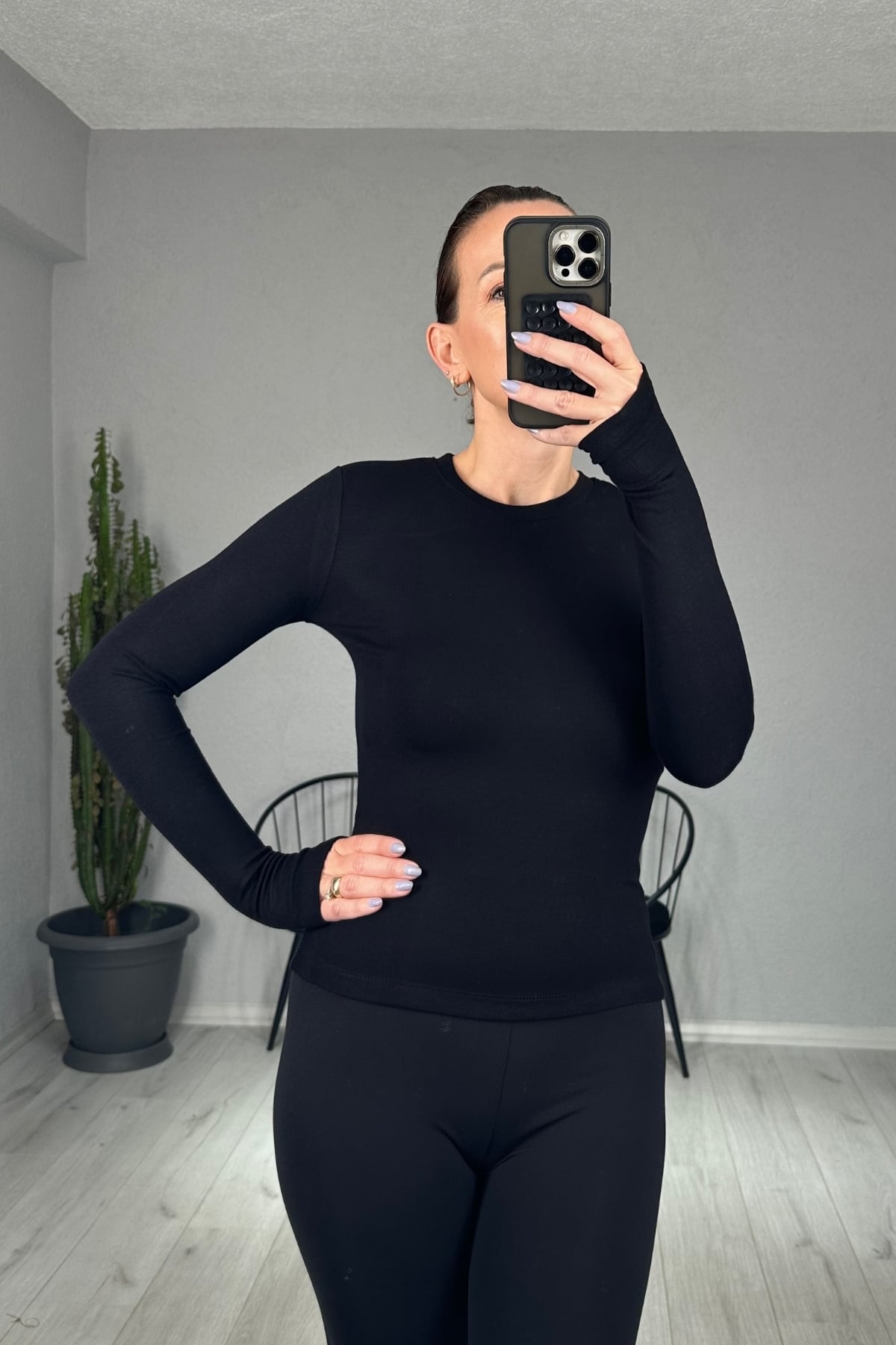Oysh Parmak Geçmeli Uzun Kollu Body - Siyah