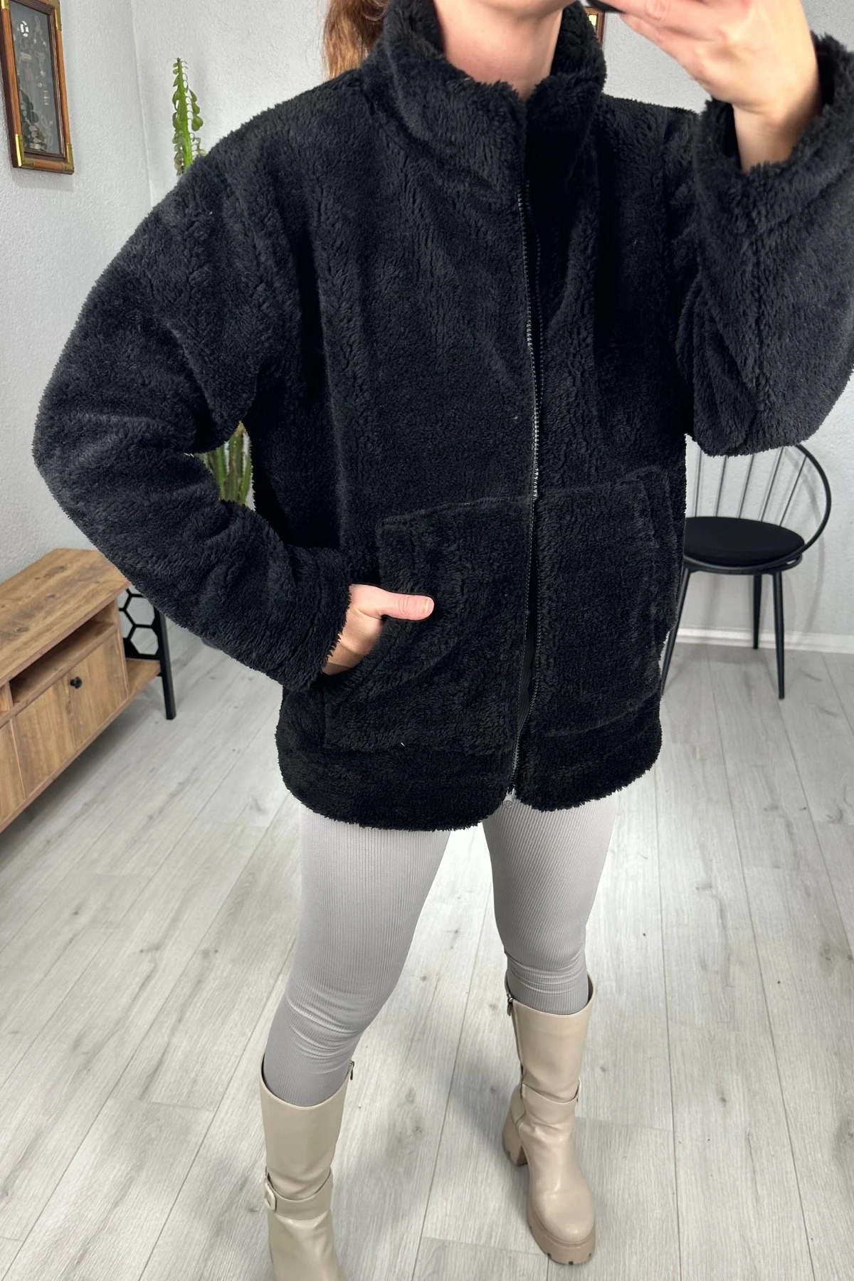 Dik Yaka Peluş Mont 