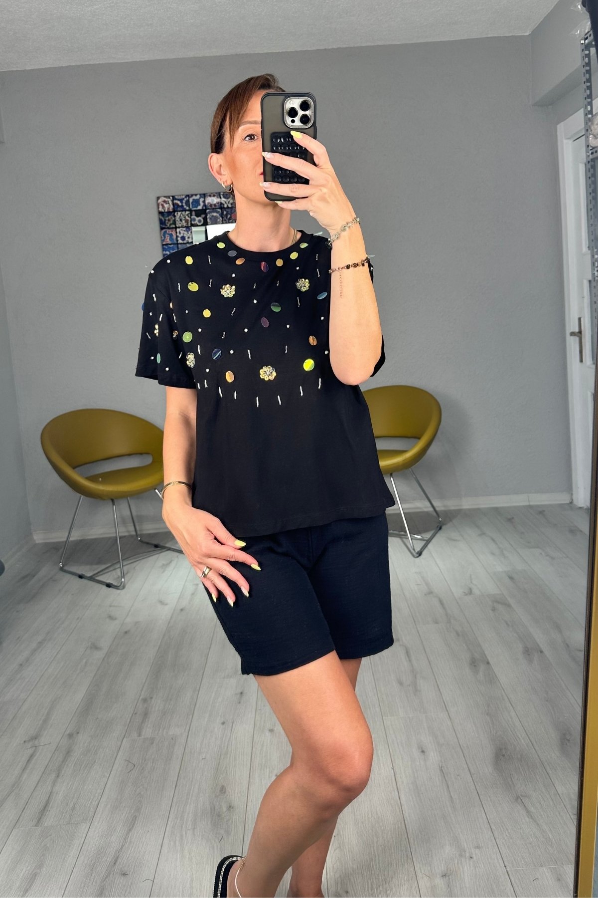 Pul Detaylı Tişört