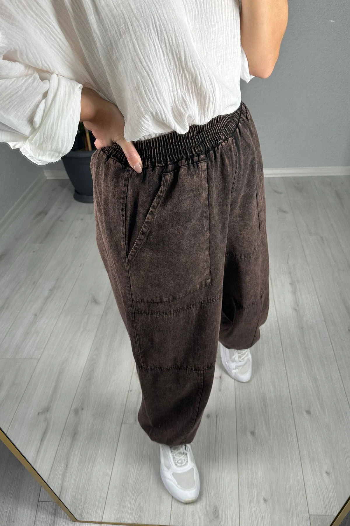 Paçası Lastik Detaylı Gabardin Pantolon