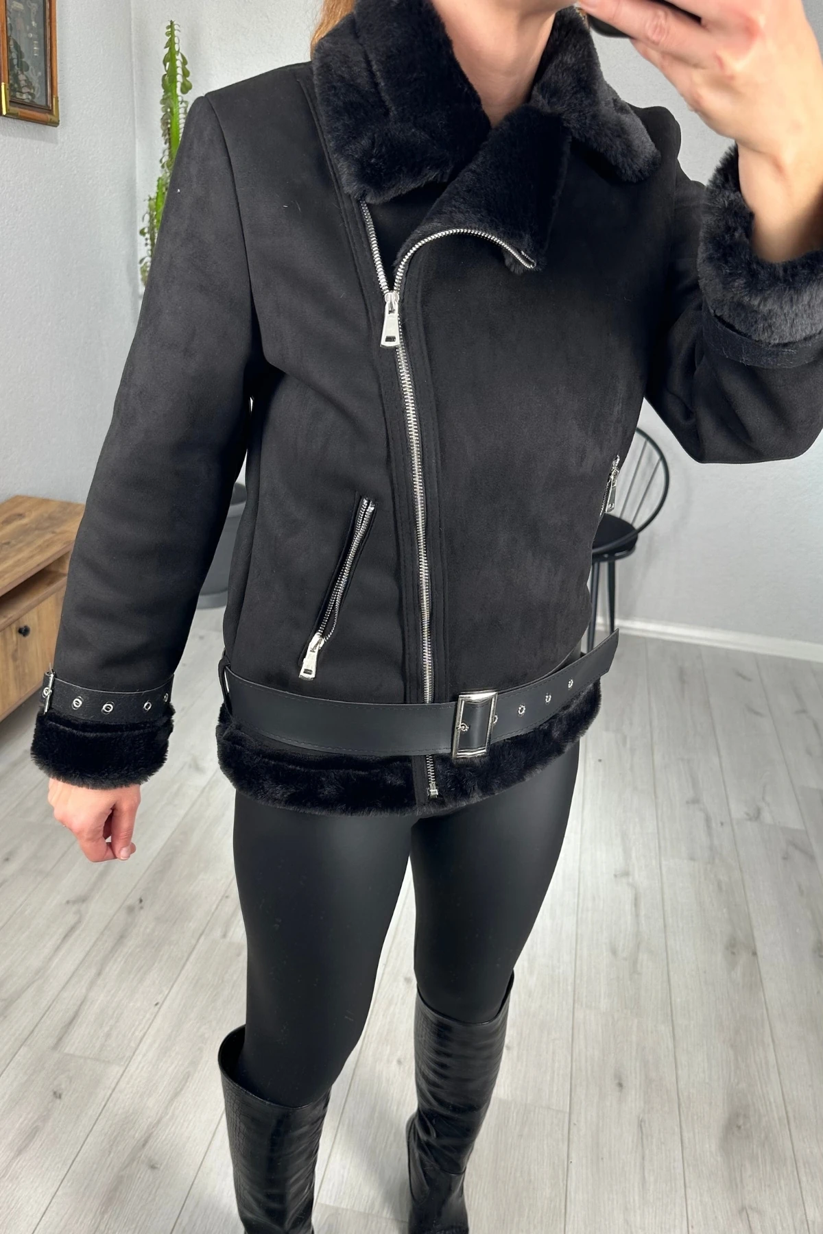 Beli Kemerli Kürklü Süet Ceket 