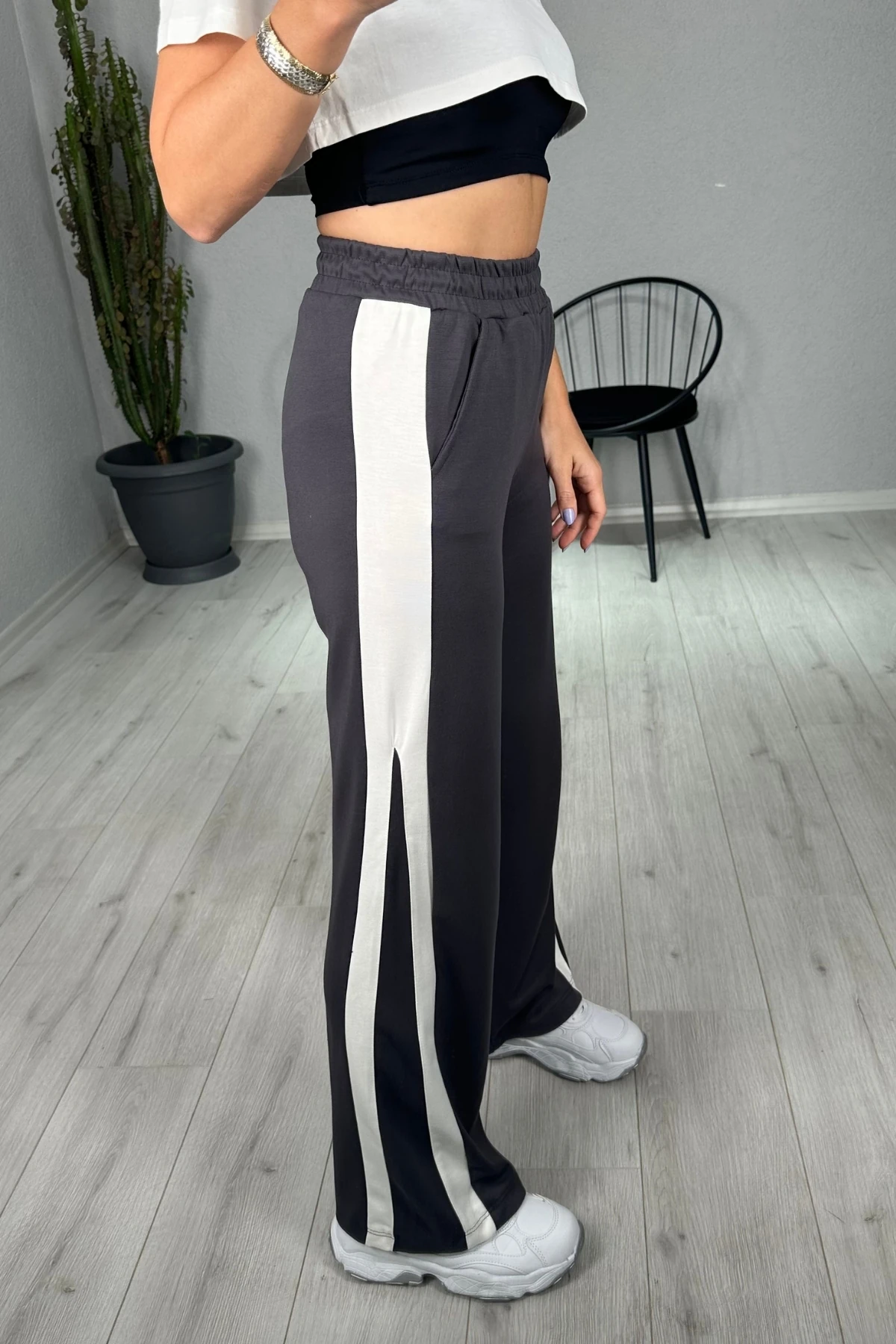 Modal Kumaş Üçgen Şerit Detaylı Eşofman Altı 