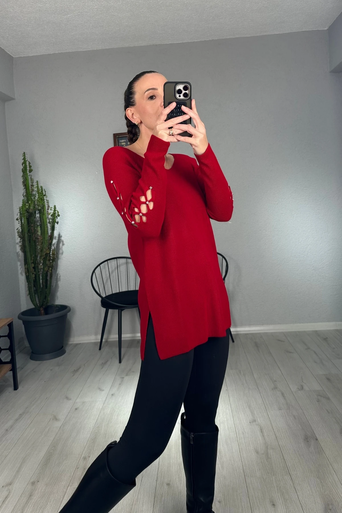 Kolu Taş işlemeli V Yaka Triko Kazak 