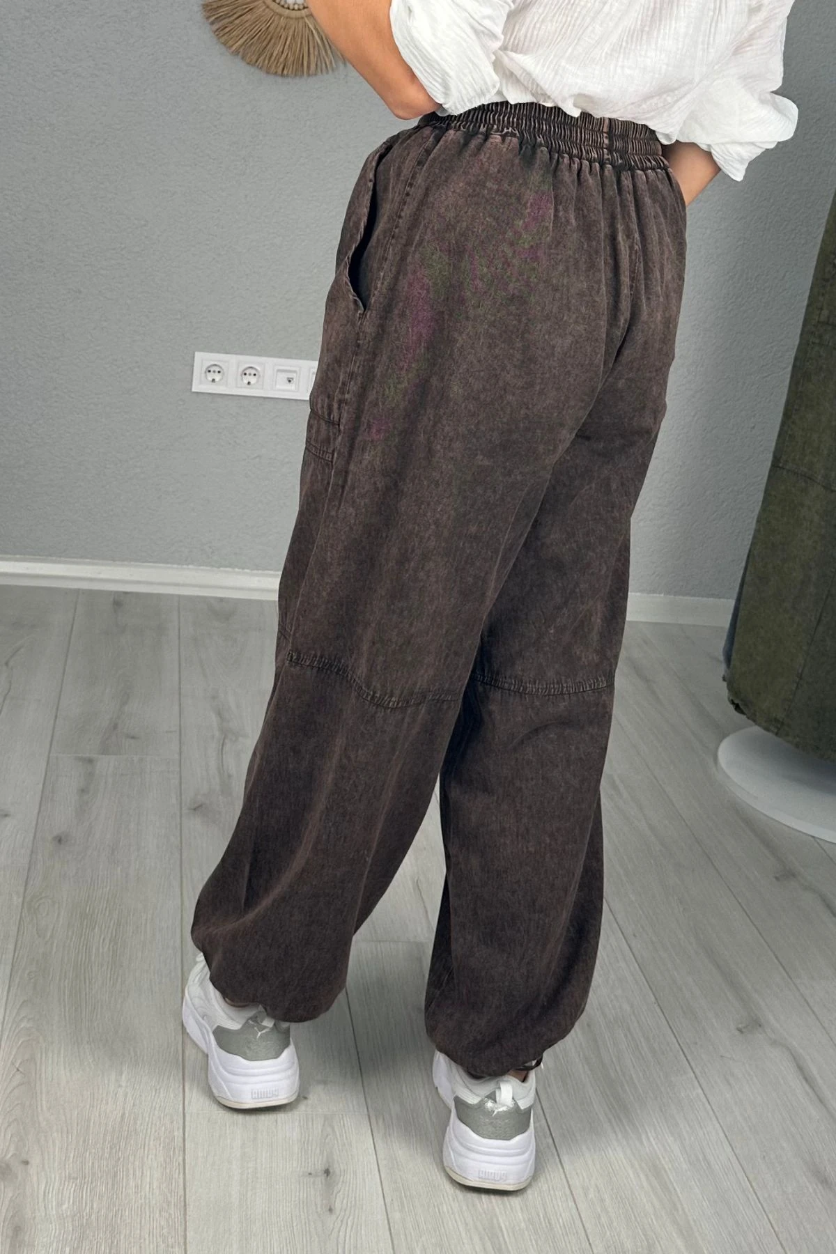 Paçası Lastik Detaylı Gabardin Pantolon