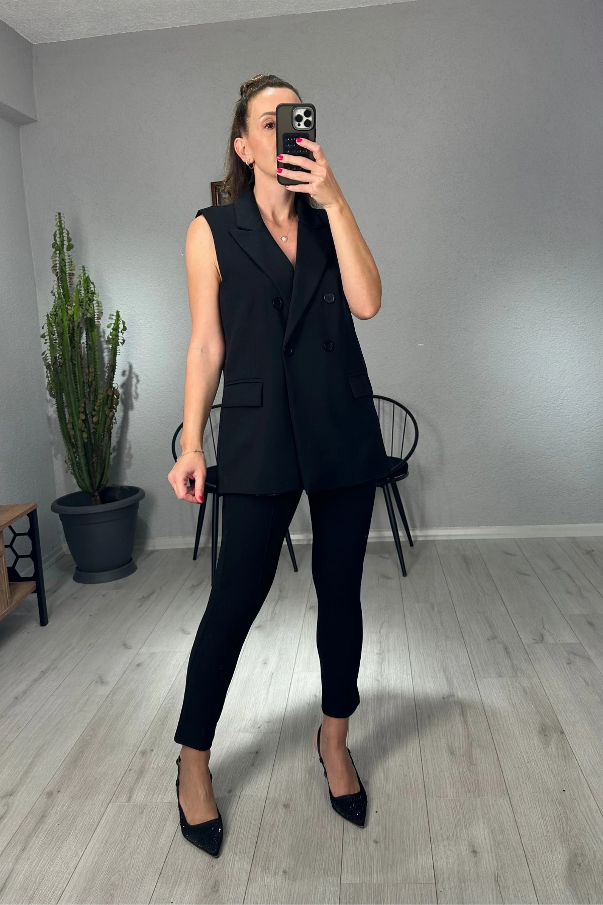 Krep Kumaş  Cep Kapaklı Yelek