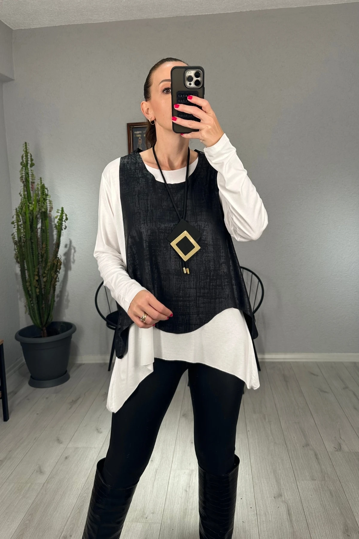 Kolyeli Yelekli Bluz - Beyaz