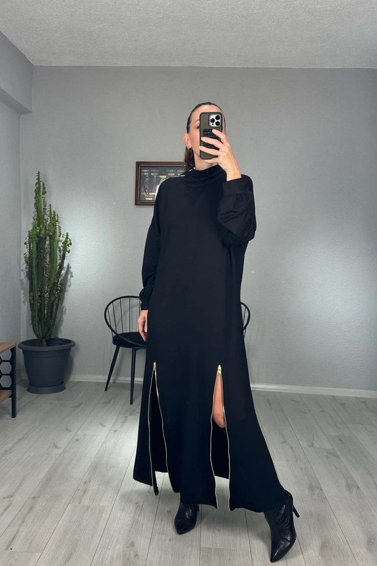 Fermuar Detaylı Yırtmaçlı Uzun Elbise 